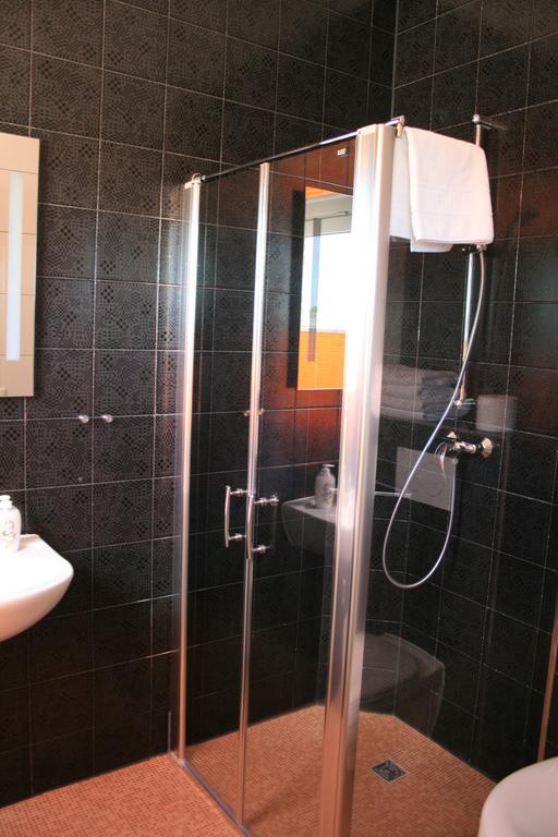 Apartmenthaus Unterwegs Rostock Zimmer foto